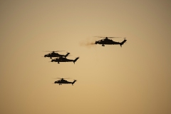 Foto-4-Elicotteri-AH-129D-in-formazione