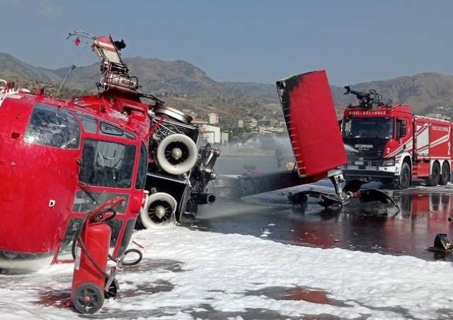 Incidente a Reggio Calabria, si ribalta un S64 dei Vigili del Fuoco in fase di atterraggio